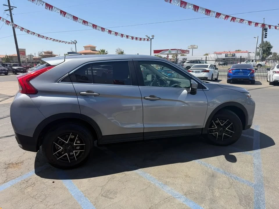 2018 Mitsubishi Eclipse Cross - Image 2 of 20
