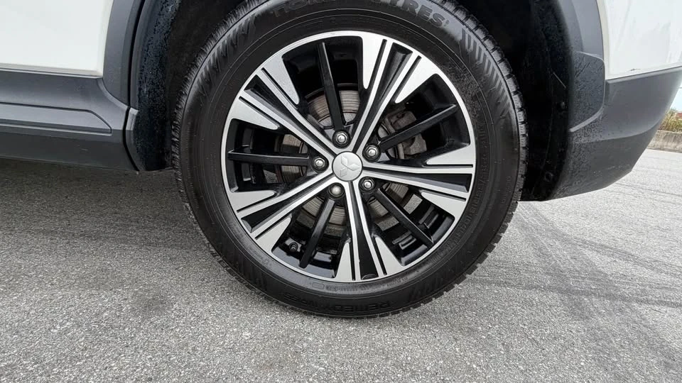 2018 Mitsubishi Eclipse Cross - Image 14 of 18