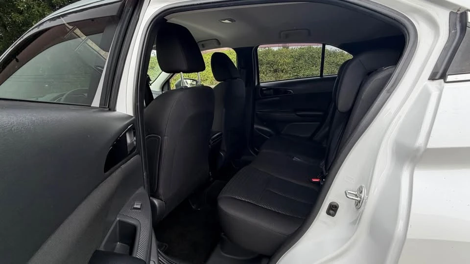 2018 Mitsubishi Eclipse Cross - Image 12 of 18