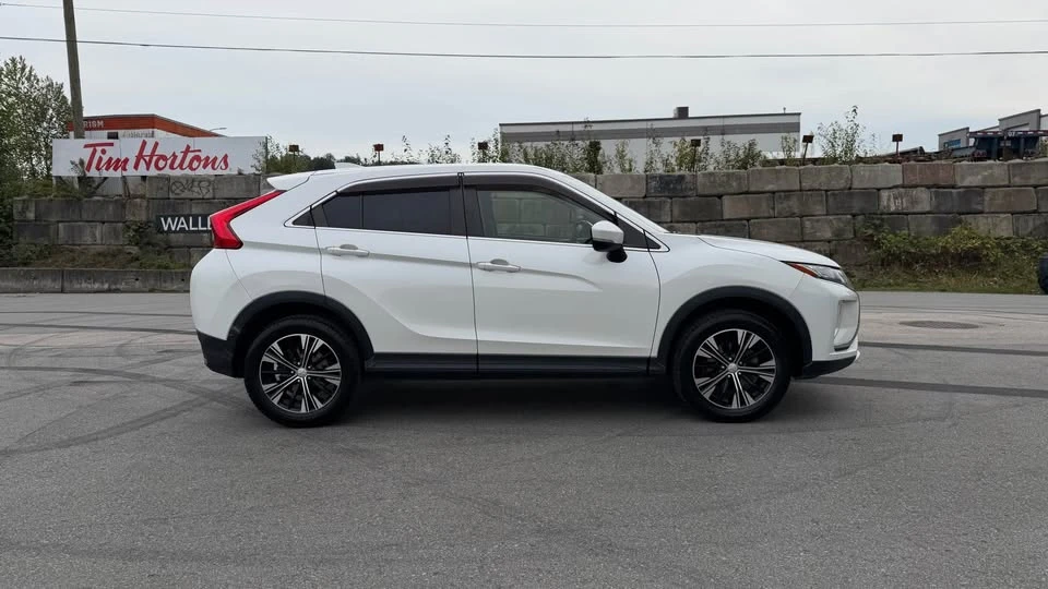2018 Mitsubishi Eclipse Cross - Image 8 of 18