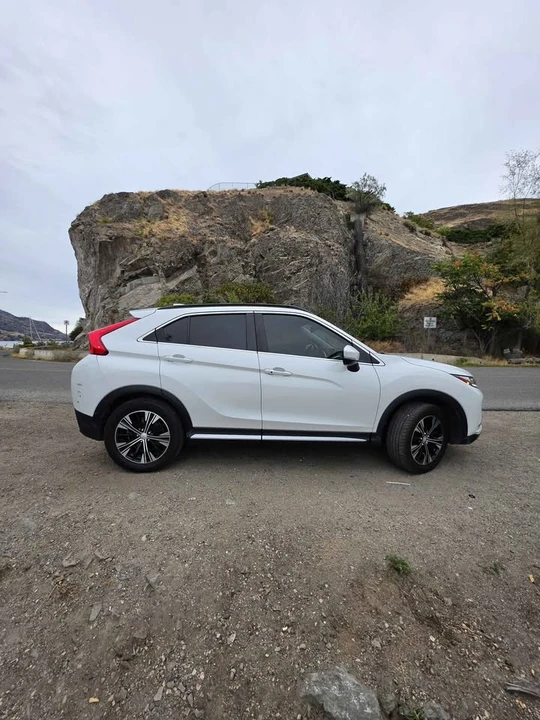 2018 Mitsubishi Eclipse Cross - Image 8 of 10