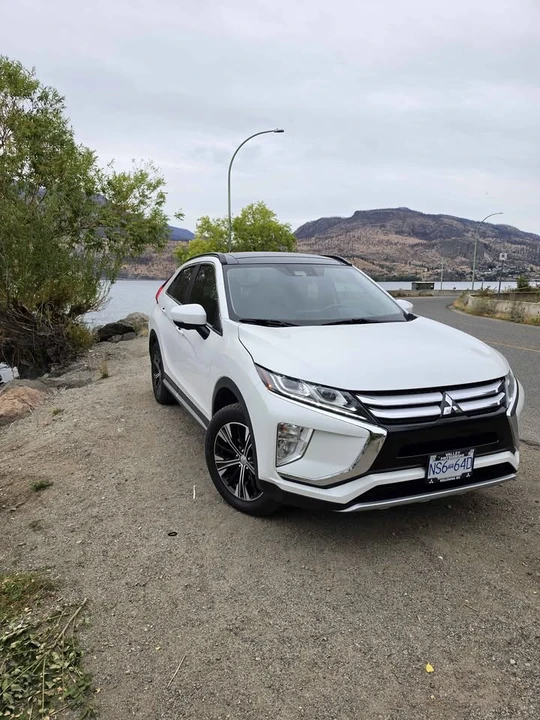 2018 Mitsubishi Eclipse Cross - Image 2 of 10