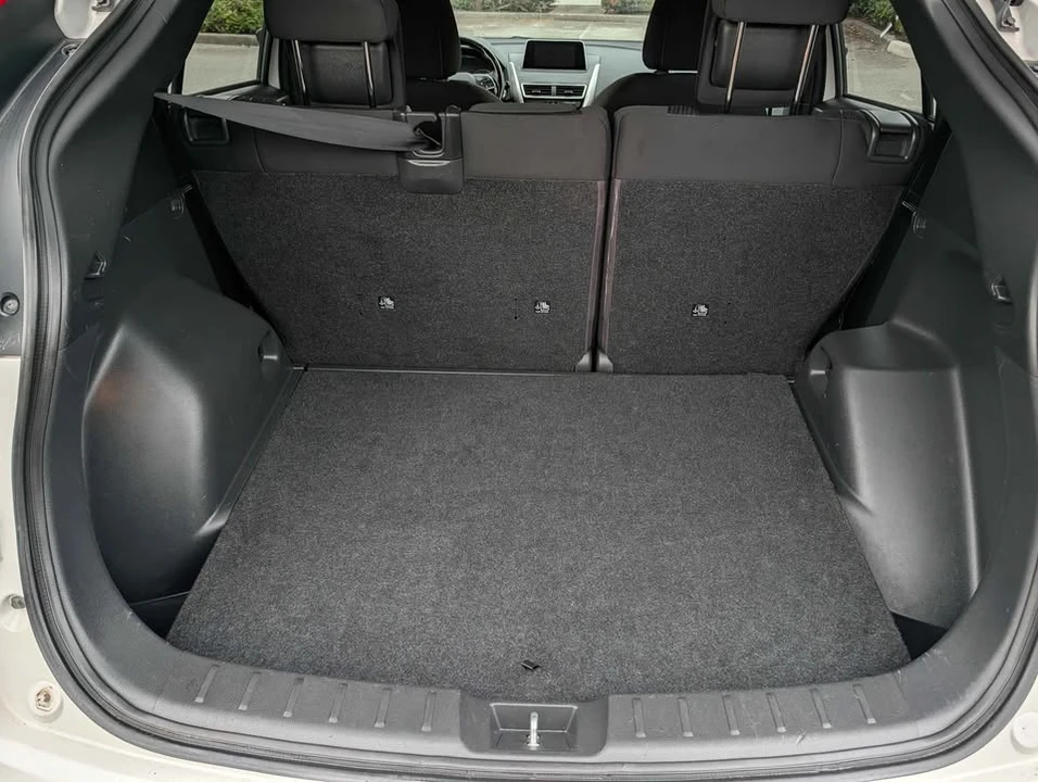 2018 Mitsubishi Eclipse Cross - Image 9 of 18