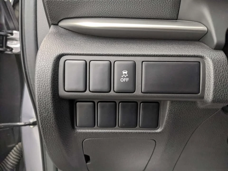 2018 Mitsubishi Eclipse Cross - Image 17 of 20