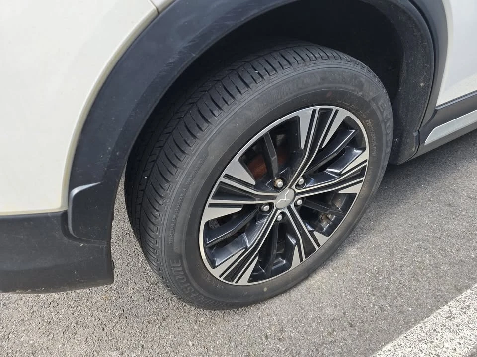 2018 Mitsubishi Eclipse Cross - Image 5 of 8