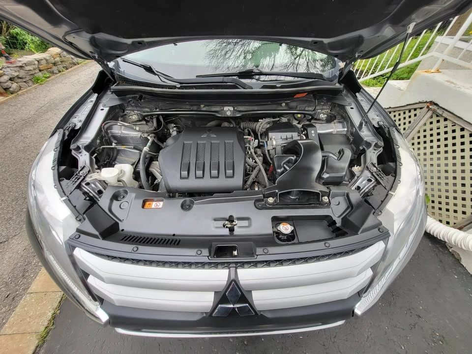 2018 Mitsubishi Eclipse Cross - Image 2 of 9