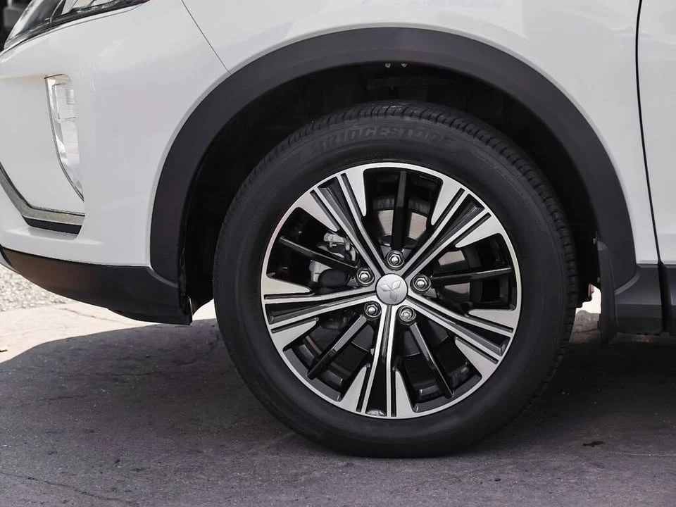 2018 Mitsubishi Eclipse Cross - Image 6 of 15