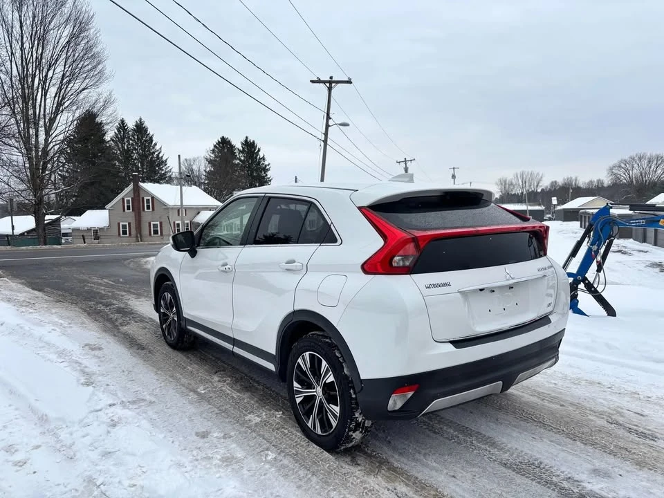 2018 Mitsubishi Eclipse Cross - Image 2 of 9