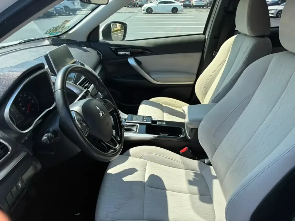 2018 Mitsubishi Eclipse Cross - Image 7 of 15