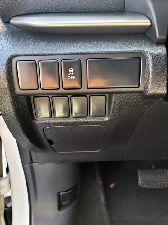 2018 Mitsubishi Eclipse Cross - Image 13 of 15