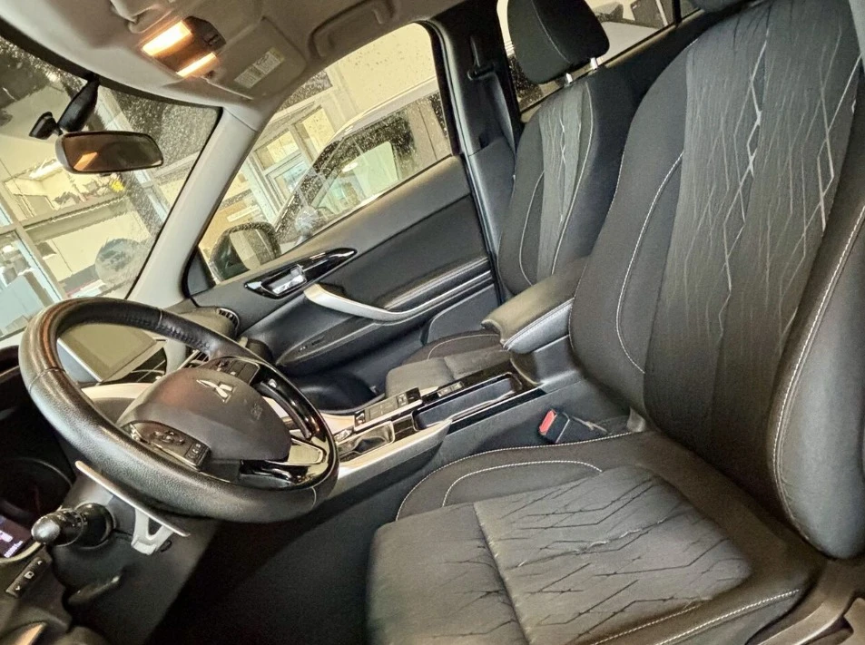 2018 Mitsubishi Eclipse Cross - Image 10 of 20