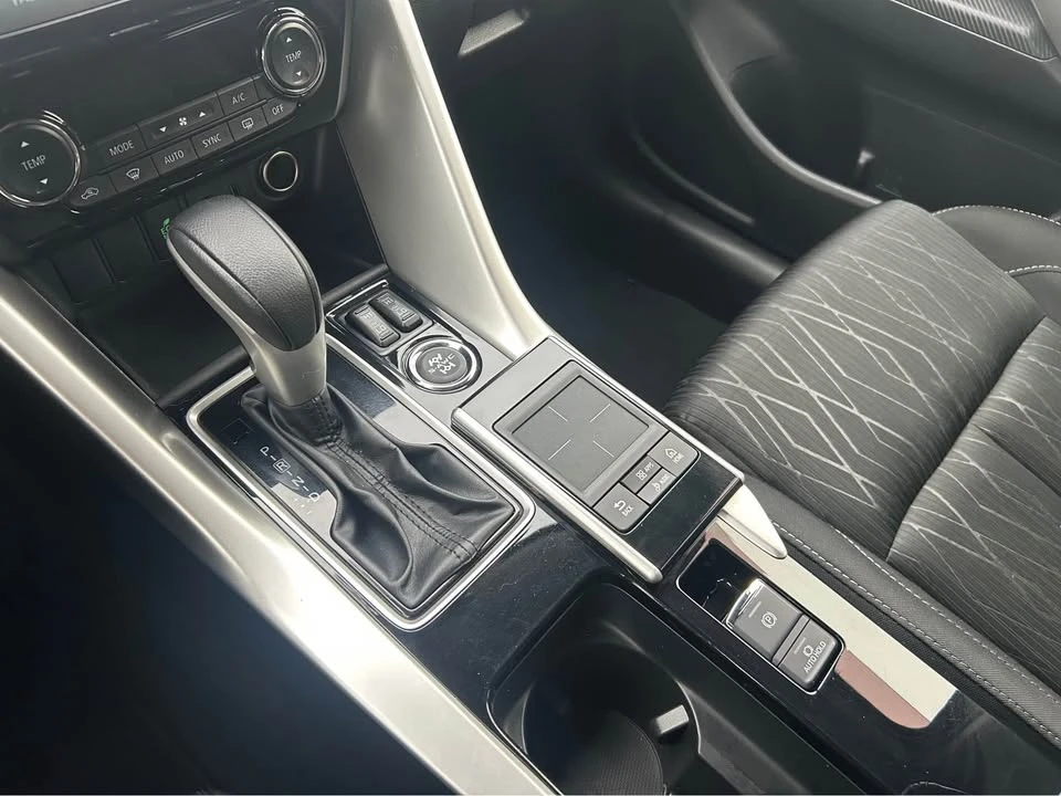 2018 Mitsubishi Eclipse Cross - Image 7 of 9