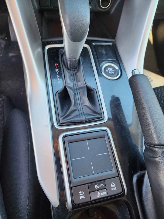 2018 Mitsubishi Eclipse Cross - Image 9 of 19