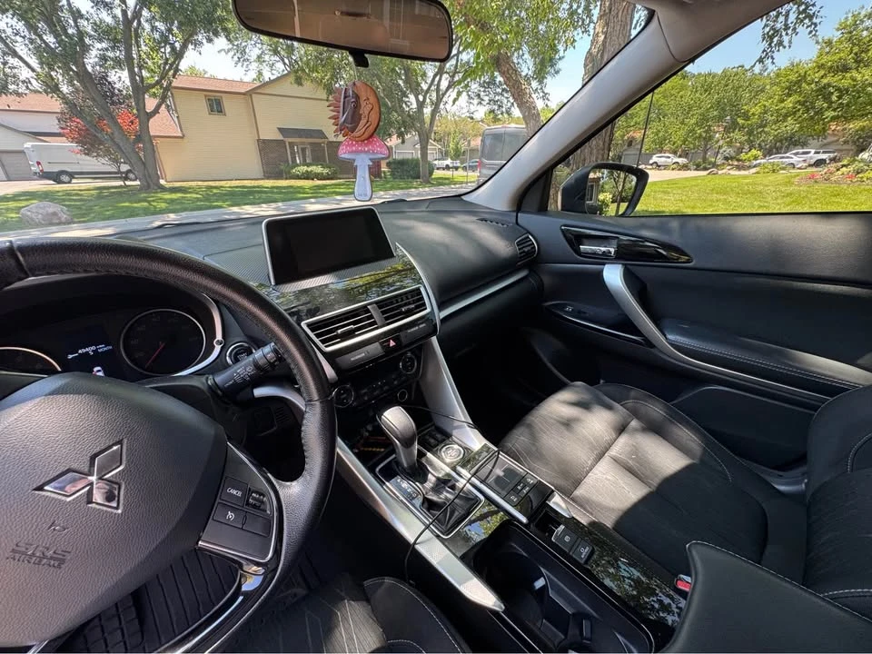 2018 Mitsubishi Eclipse Cross - Image 2 of 20