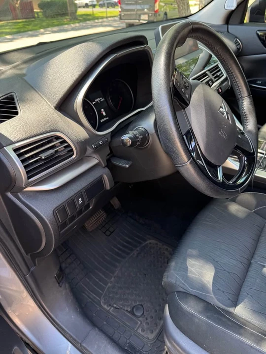 2018 Mitsubishi Eclipse Cross - Image 7 of 20