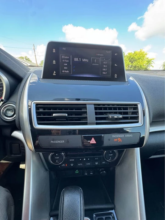 2018 Mitsubishi Eclipse Cross - Image 8 of 15