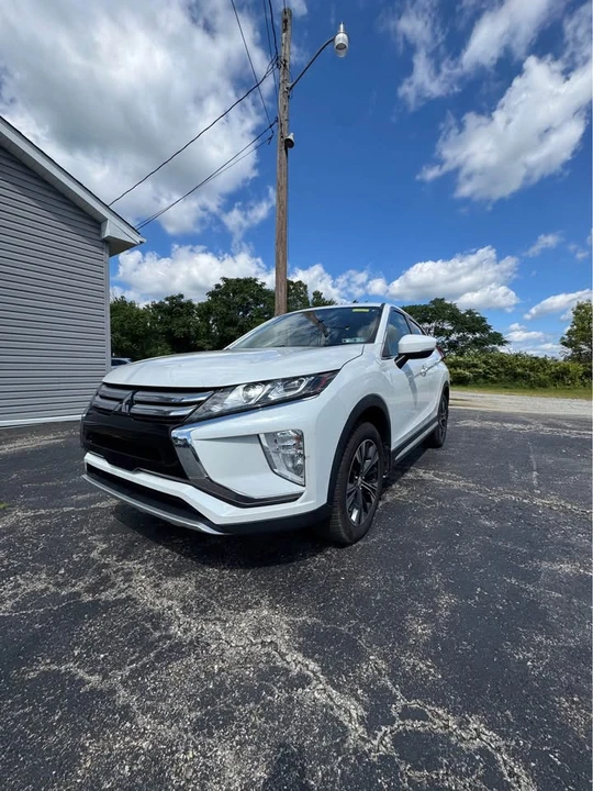 2018 Mitsubishi Eclipse Cross - Image 2 of 15