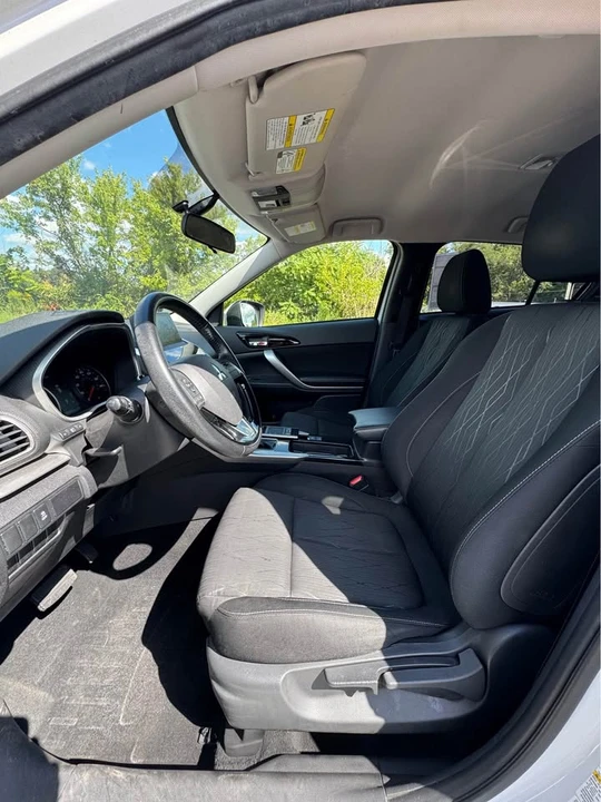 2018 Mitsubishi Eclipse Cross - Image 9 of 15