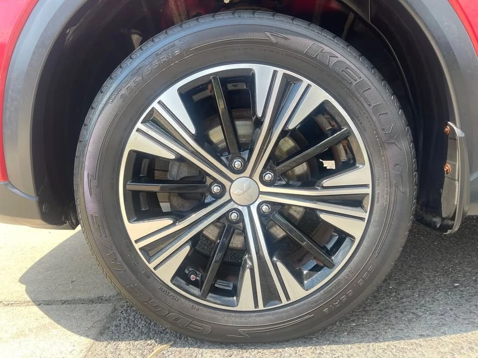 2018 Mitsubishi Eclipse Cross - Image 9 of 20