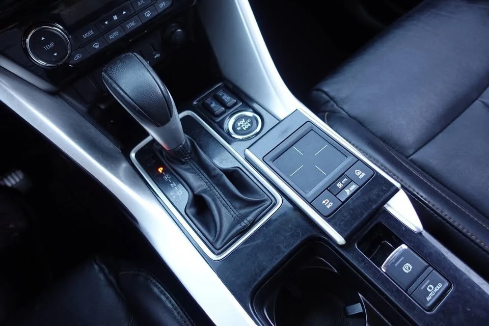 2018 Mitsubishi Eclipse Cross - Image 16 of 20