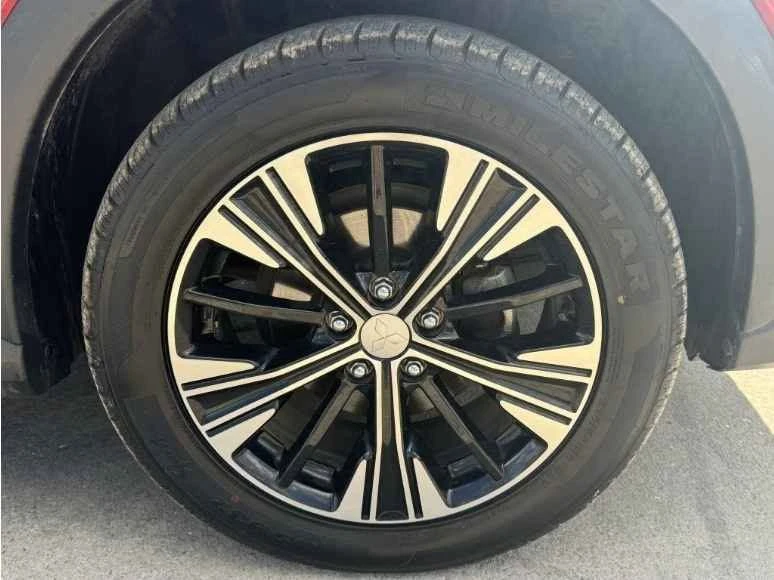 2018 Mitsubishi Eclipse Cross - Image 6 of 8