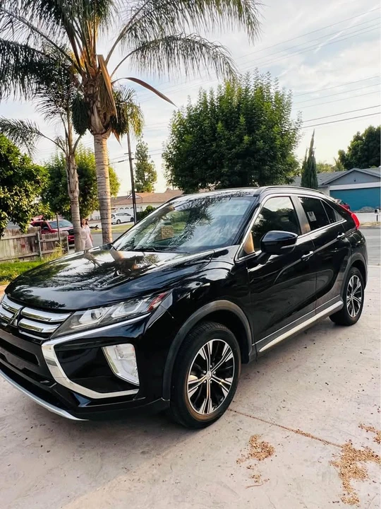 2018 Mitsubishi Eclipse Cross - Image 2 of 11
