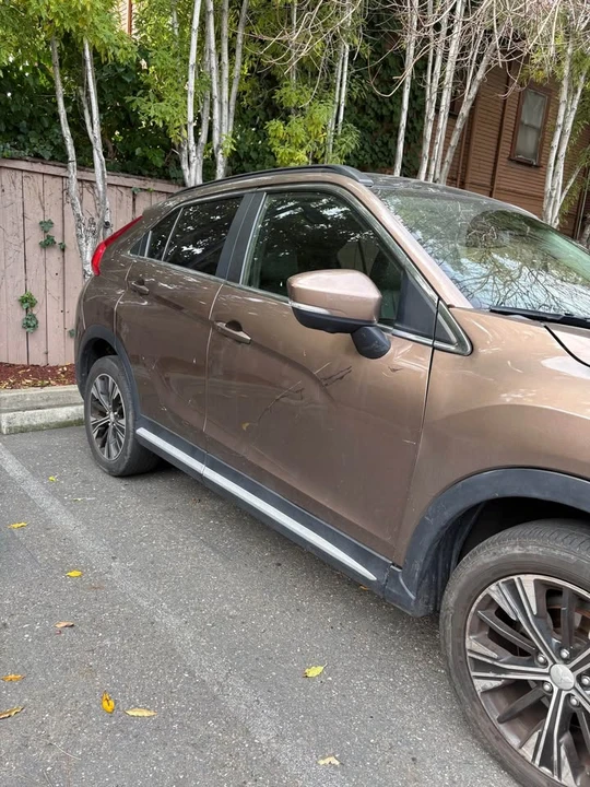 2018 Mitsubishi Eclipse Cross - Image 2 of 9