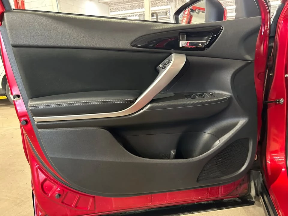 2018 Mitsubishi Eclipse Cross - Image 8 of 20