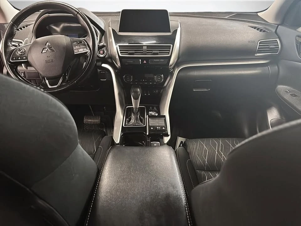 2018 Mitsubishi Eclipse Cross - Image 8 of 15
