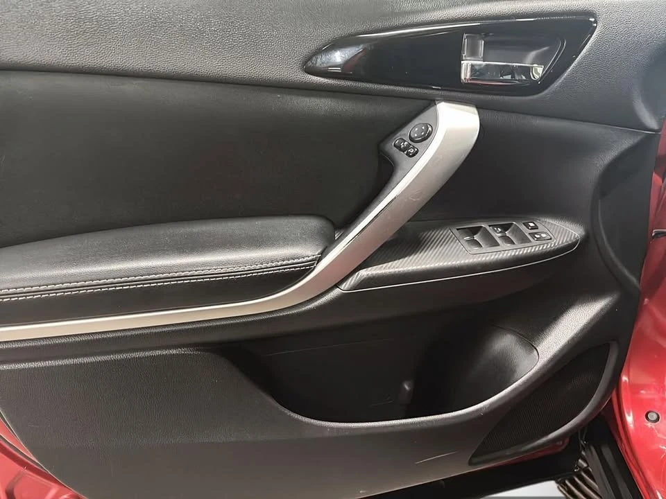 2018 Mitsubishi Eclipse Cross - Image 9 of 15