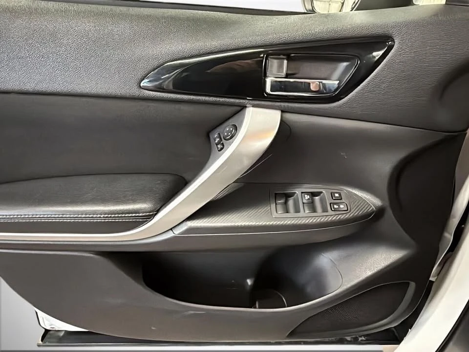 2018 Mitsubishi Eclipse Cross - Image 10 of 16