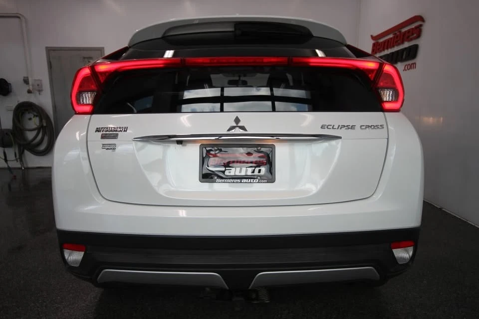 2018 Mitsubishi Eclipse - Image 10 of 15