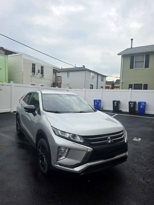 2018 Mitsubishi Eclipse - Image 4 of 13