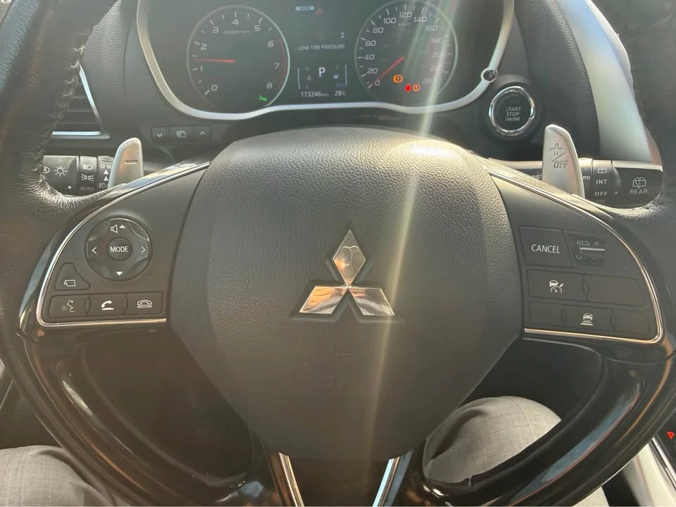 2018 Mitsubishi Eclipse Cross - Image 11 of 19