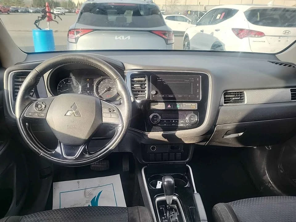 2018 Mitsubishi Outlander - Image 9 of 14