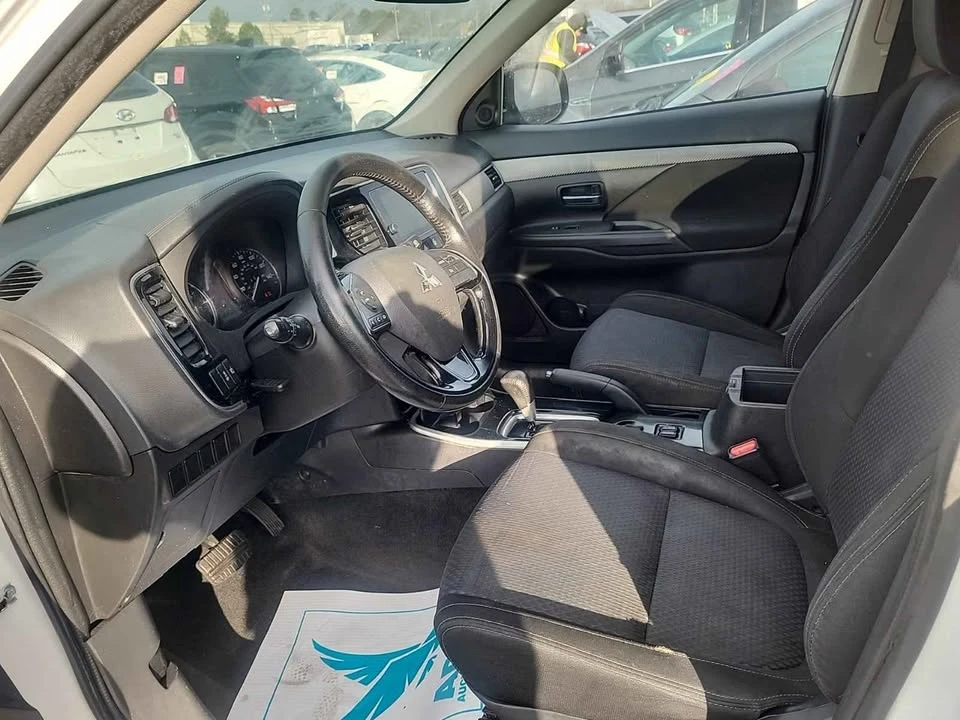 2018 Mitsubishi Outlander - Image 8 of 14