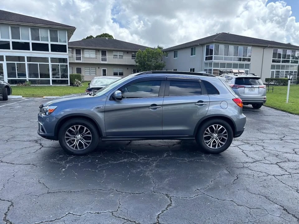 2018 Mitsubishi Outlander - Image 2 of 7