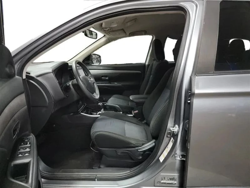 2018 Mitsubishi Outlander - Image 9 of 12