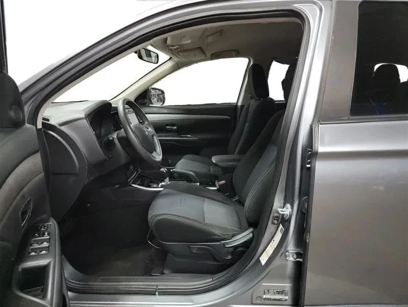 2018 Mitsubishi Outlander - Image 9 of 12