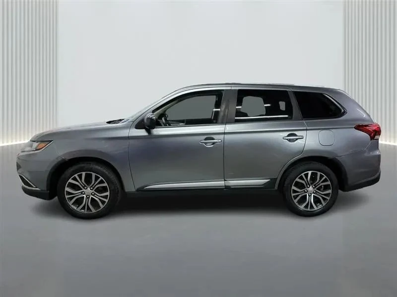 2018 Mitsubishi Outlander - Image 2 of 12