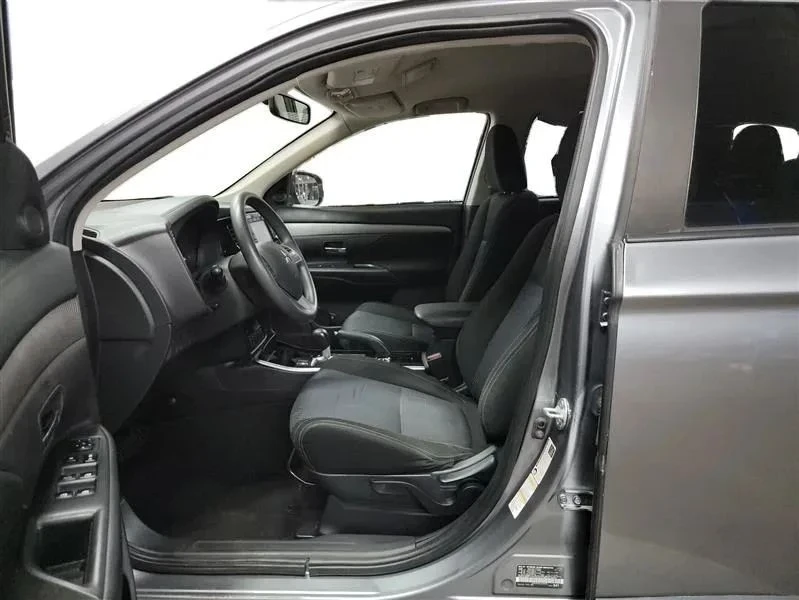 2018 Mitsubishi Outlander - Image 9 of 12