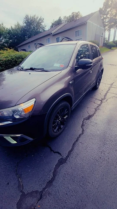 2018 Mitsubishi Outlander - Image 2 of 13