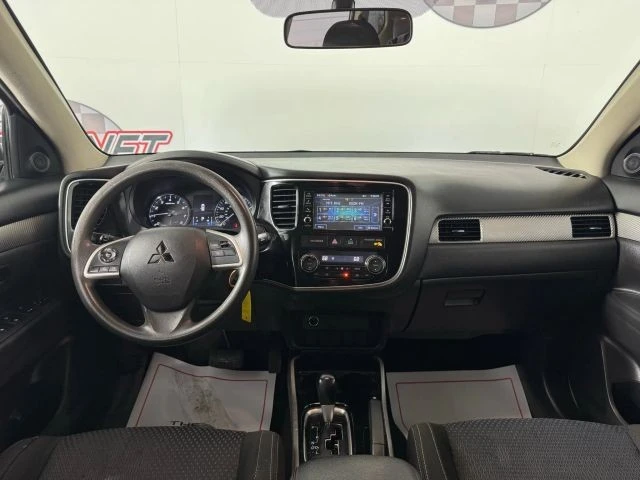 2018 Mitsubishi Outlander - Image 11 of 12