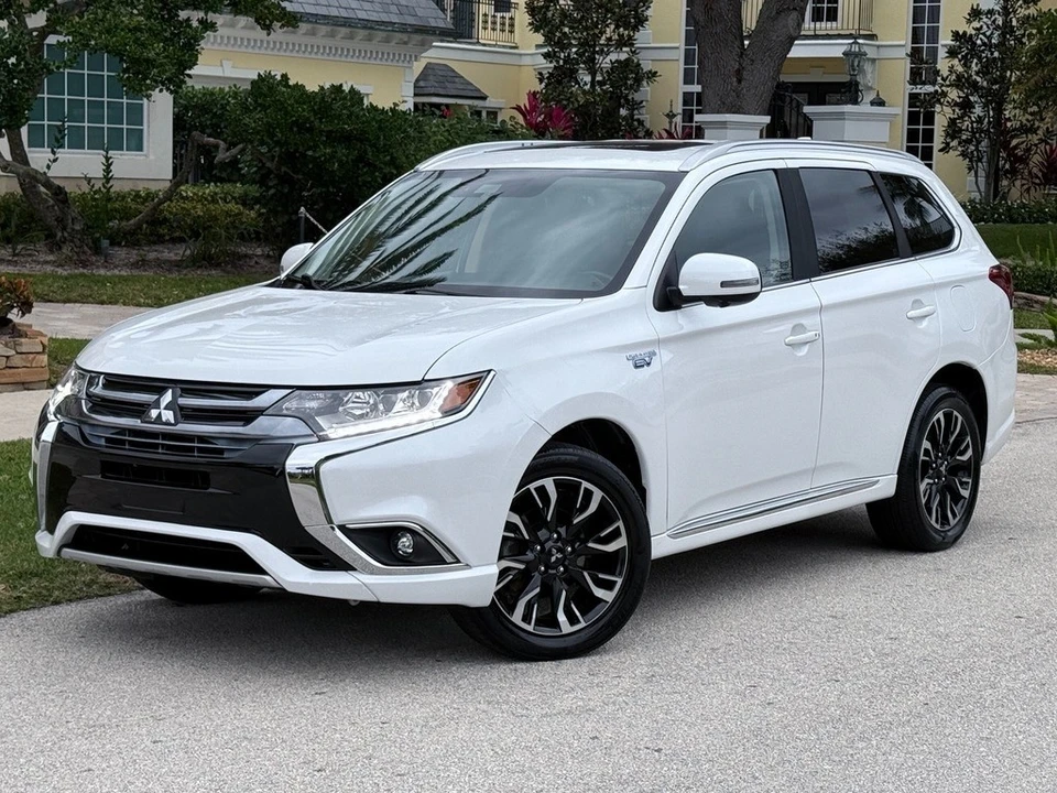 2018 Mitsubishi Outlander - Image 10 of 21