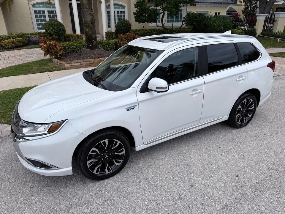 2018 Mitsubishi Outlander - Image 8 of 21