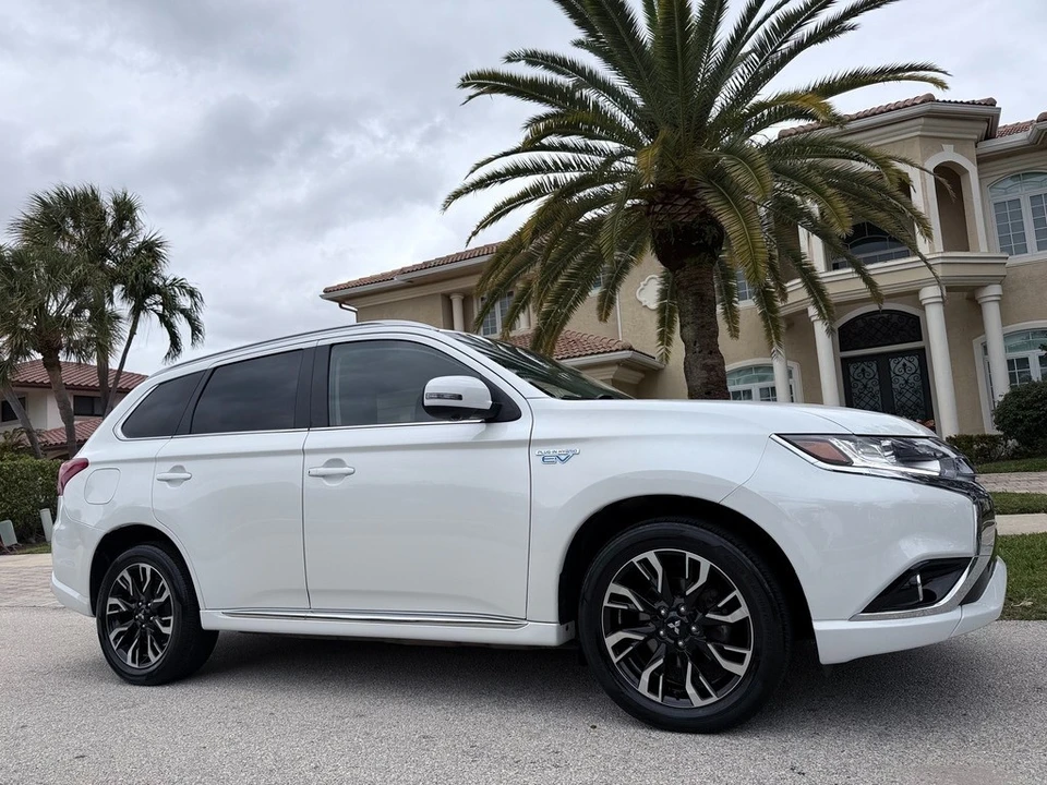 2018 Mitsubishi Outlander - Image 3 of 21