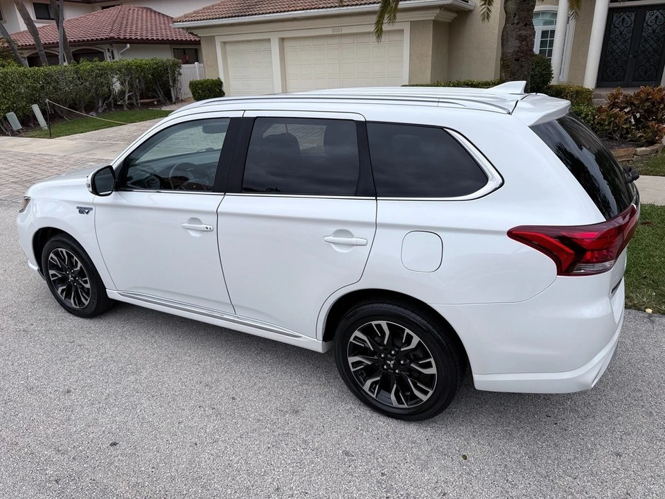 2018 Mitsubishi Outlander - Image 9 of 21