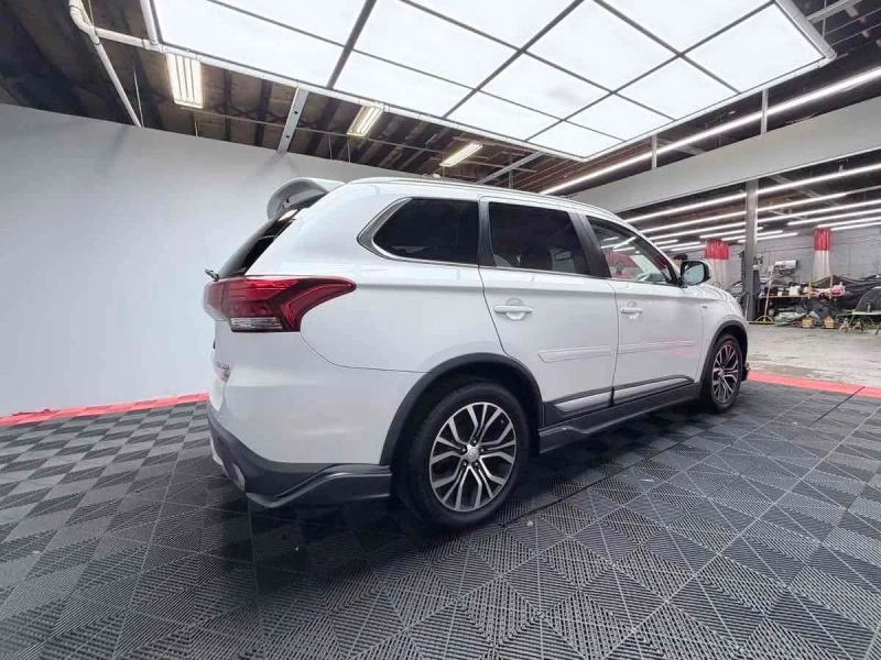 2018 Mitsubishi Outlander - Image 9 of 12