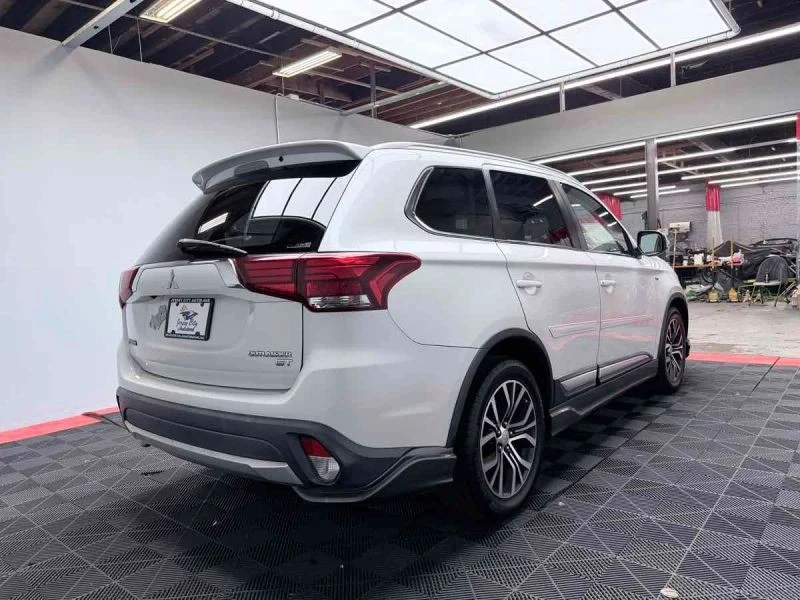 2018 Mitsubishi Outlander - Image 8 of 12