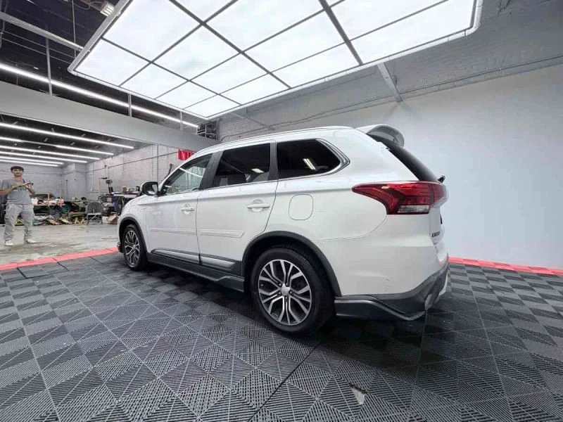 2018 Mitsubishi Outlander - Image 5 of 12